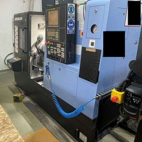DOOSAN DAEWOO LYNX 220 LM i Serie Fanuc Metal Processing Lathes CNC Turning- and Milling Center Machine has chip conveyor and Tail stock. It has C- axe and live tooling.
Control: Fanuc i series Korea