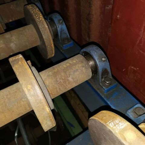 NN NN  Other Accessories for Machine Tools Other accessories for machine tools Roller-Type Feed Unit 4 table segments each 3 m long and 2 m wide. Rolls are supported by roller
bearings. Germany