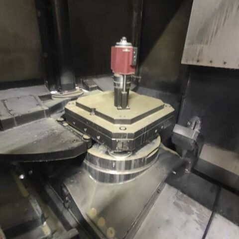 OKUMA MA-400H OSP-U100M Fanuc Metal Processing Boring mills / Machining Centers / Drilling machines Machining Center - Horizontal Control OSP-U100M (Fanuc), 60 tool stations, it has trough spindle coolant,
chip conveyor and two paletts. Japan