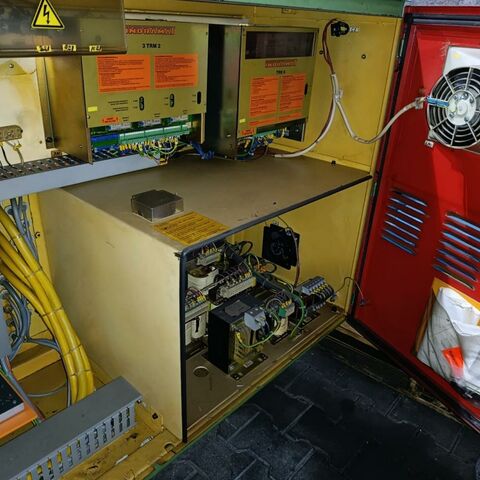 STANKO SMO32TNC  Metallbearbeitungsmaschinen Fräsmaschinen Fräsmaschine - Universal CNC Werkzeugfräsmaschine mit Heidenhain TNC 355 Steuerung und
Spritzschutzkabine. Russland