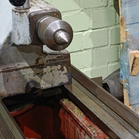 ARAD SNA560 x 1500  Metal Processing Lathes Center Lathe Machine has a 4 position tool holder, a three jaw chuck, a rotating center and
a taper gauge. Romania