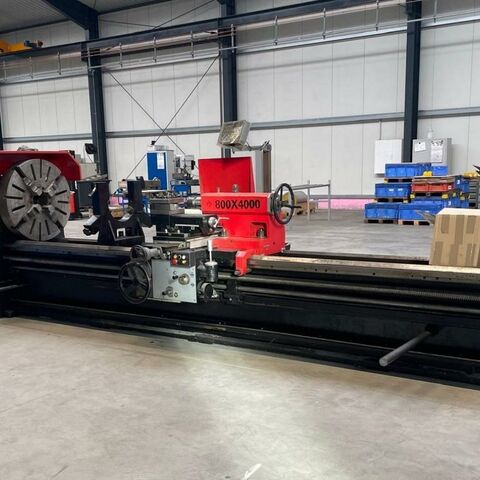YAW MACHINE TOOL CW800B x 4000  Metallbearbeitungsmaschinen Drehmaschinen Spitzendrehmaschine Mit 4- fach Stahlhalter, Planscheibe mit Futterschutz, Lünette und
Digitalanzeige China