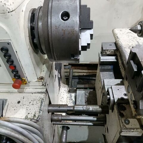 HEYLIGENSTAEDT 260 EV/1250  Metal Processing Lathes Sliding bed lathe Machine has a 4 position toolholder with quick change device and DRO. Germany