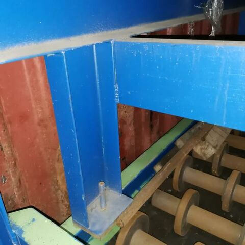 NN NN  Other Accessories for Machine Tools Other accessories for machine tools Roller-Type Feed Unit 4 table segments each 3 m long and 2 m wide. Rolls are supported by roller
bearings. Germany