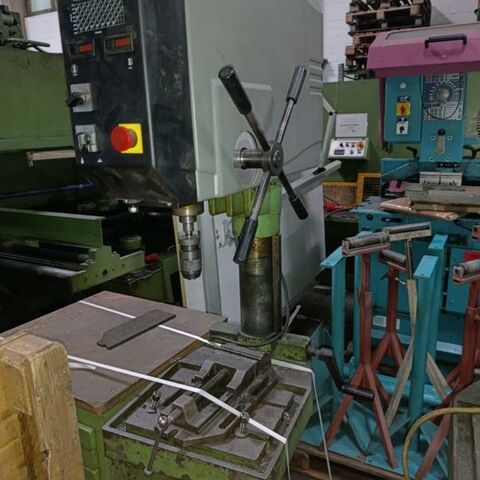 FLOTT P 30 ST  Metal Processing Boring mills / Machining Centers / Drilling machines Drilling Machine Machine can work left and right turning.. Germany