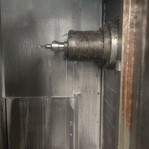 MORI SEIKI SH 400 Fanuc MSC 501 (Fanuc 16i) Metal Processing Boring mills / Machining Centers / Drilling machines Machining Center - Horizontal Control Fanuc MSD 501, 40 tool stations, it has trough spindle coolant, chip
conveyor and two paletts. Japan