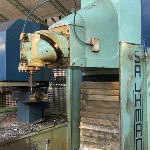 SACHMAN T 314 HS / T22 HS TNC 430 B Metal Processing Milling machines Bed Type Milling Machine - Universal control: Heidenhain TNC 430 B digital. Universal milling head is automatically
swivable and turnable in 1,5° steps. Machine has a 20 position ATC, a chip
conveyor, an adaptable high speed spindle (30.000 rpm) and a mist cooling
arrangement. Machine in program for 25.616 hours. Italy