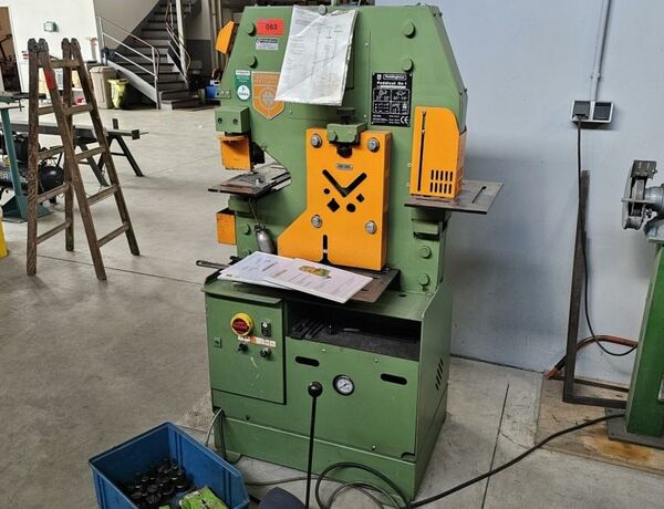 PEDDINGHAUS Peddicat No.1  Metal Processing Sheet metal working / shaeres / bending Section Shear - Combined 5-fold combinated section shear with flat steel shear and notching,
punching device, blade for angular steel, round and square steel
various tools and dies Fed. Rep. Germany