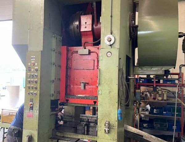 BOETTCHER & BRUECKMANN ZRL 250 / 820  Metal Processing Presses double-sided high speed press Complete line with decoiler, leveller and grip infeeder for 150 mm
x 1-3 mm material. Machine has a PIV drive. Germany