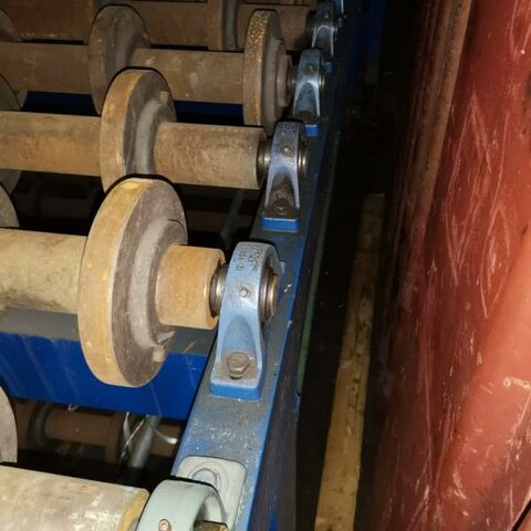 NN NN  Other Accessories for Machine Tools Other accessories for machine tools Roller-Type Feed Unit 4 table segments each 3 m long and 2 m wide. Rolls are supported by roller
bearings. Germany