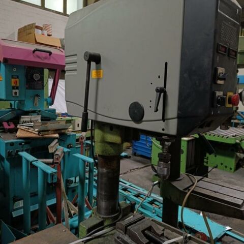 FLOTT P 30 ST  Metal Processing Boring mills / Machining Centers / Drilling machines Drilling Machine Machine can work left and right turning.. Germany